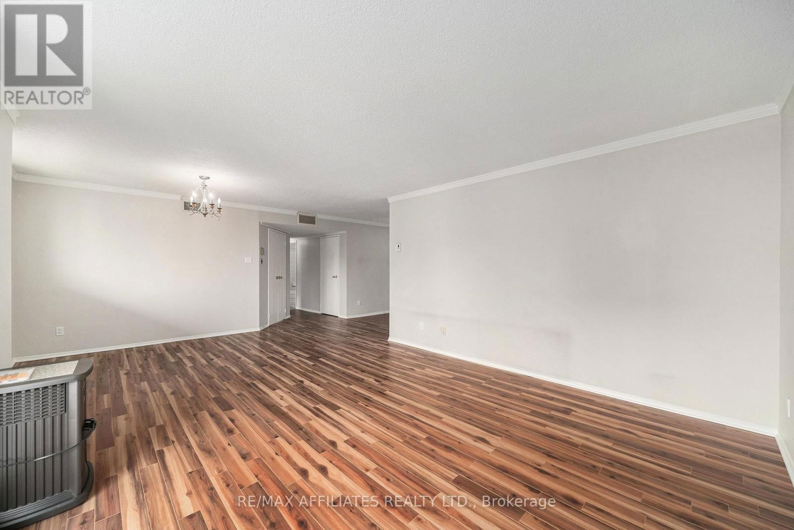 211 - 1705 PLAYFAIR DRIVE Image 5