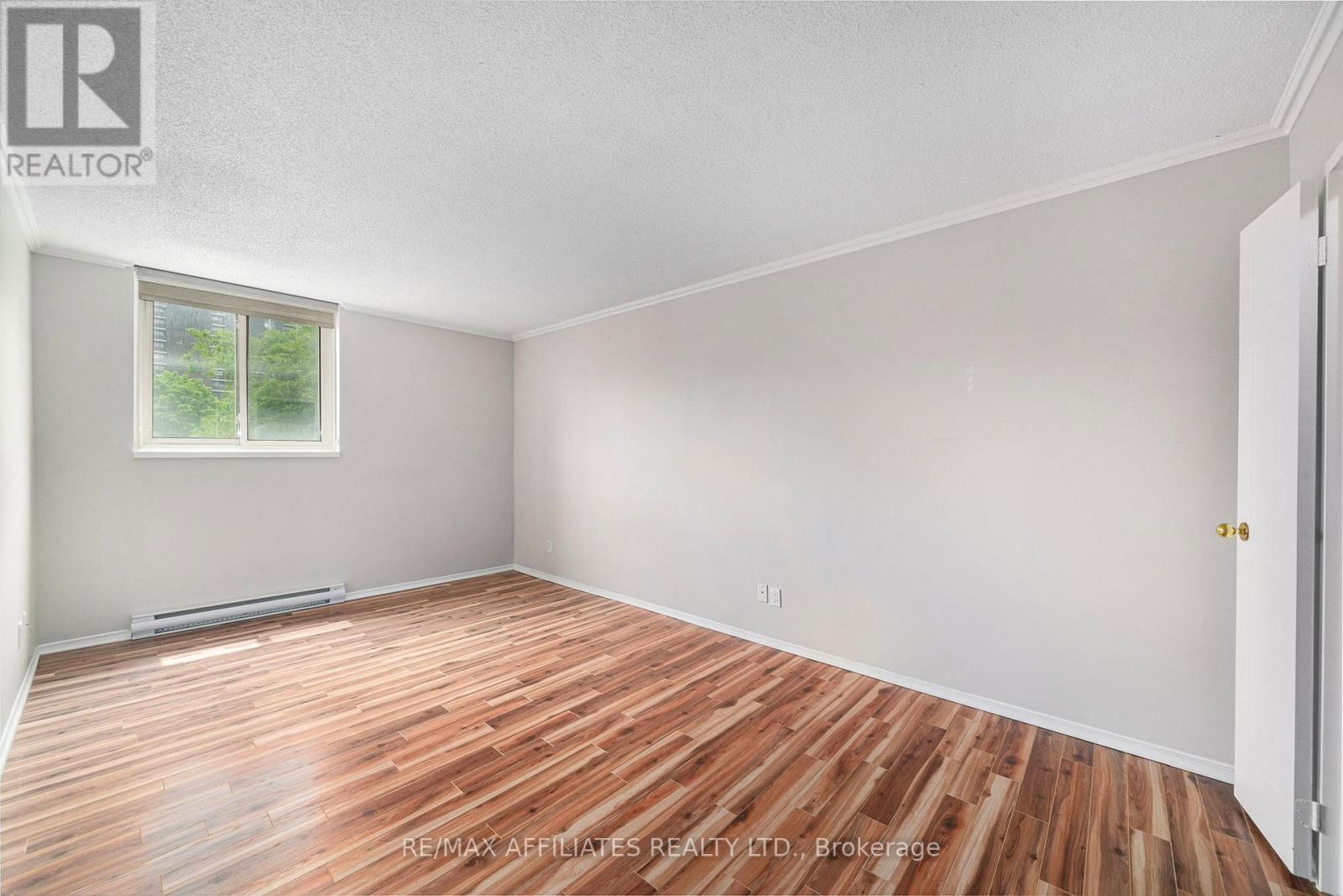 211 - 1705 PLAYFAIR DRIVE Image 9