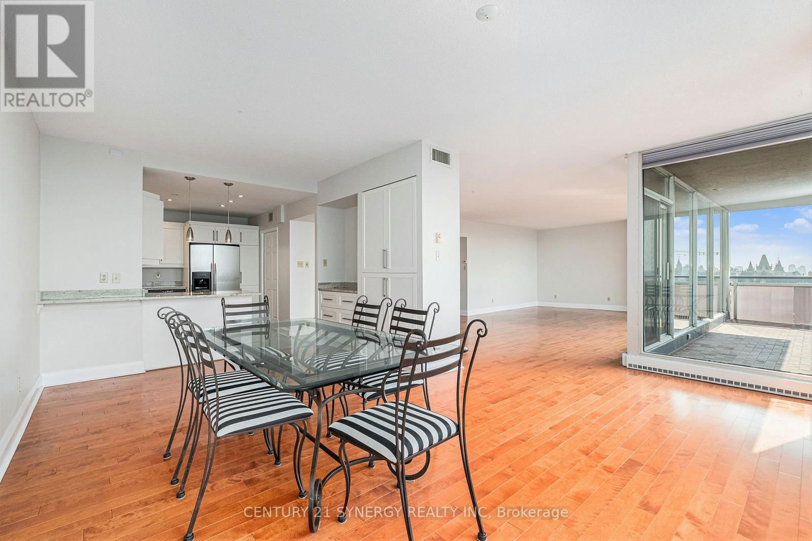 2202 - 160 GEORGE STREET Image 9