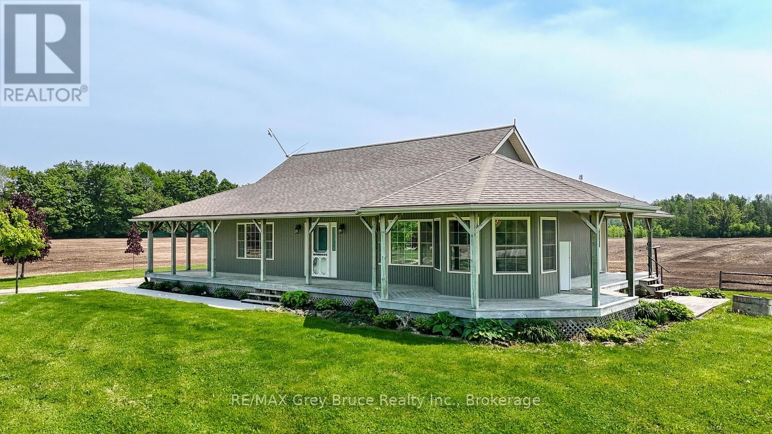 402622 GREY 17 ROAD Image 1
