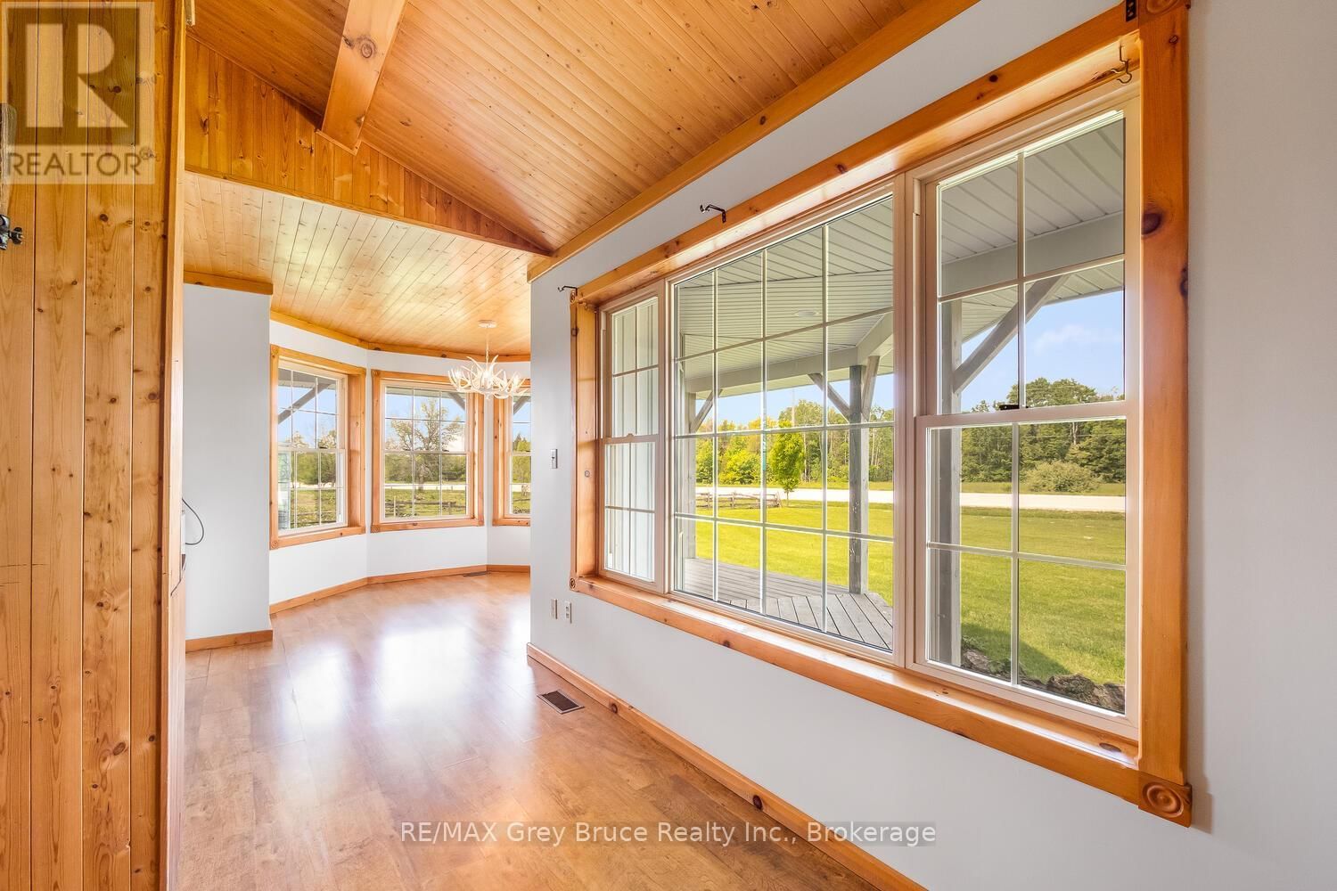 402622 GREY 17 ROAD Image 10