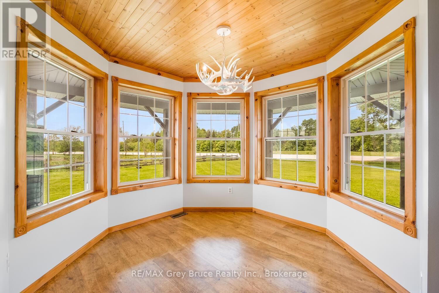 402622 GREY 17 ROAD Image 11