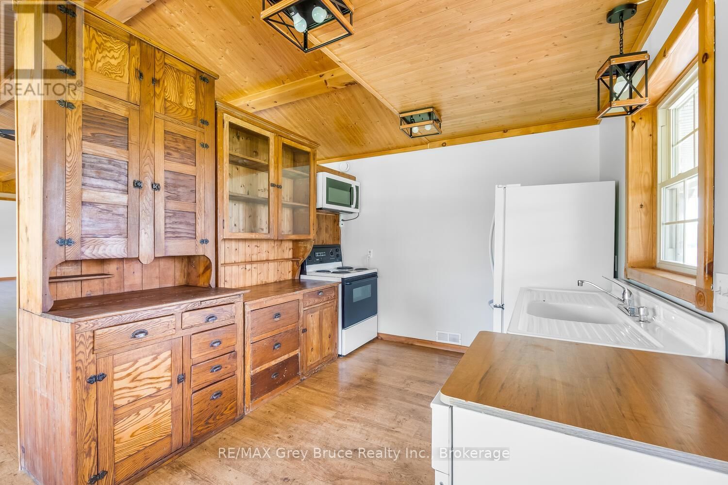 402622 GREY 17 ROAD Image 13