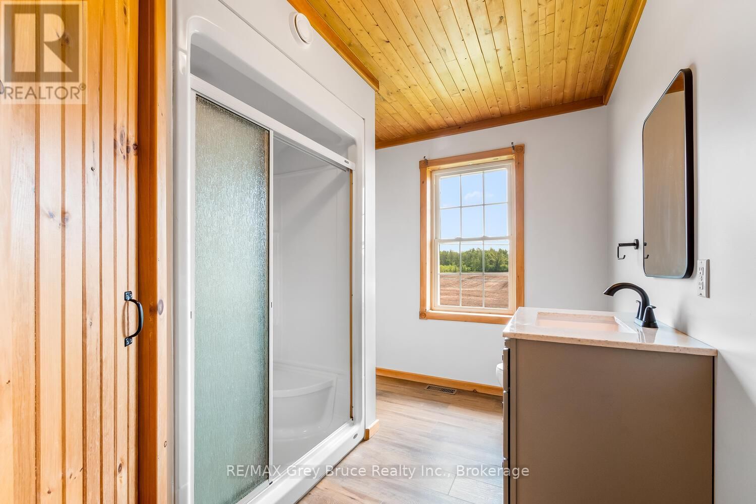 402622 GREY 17 ROAD Image 19