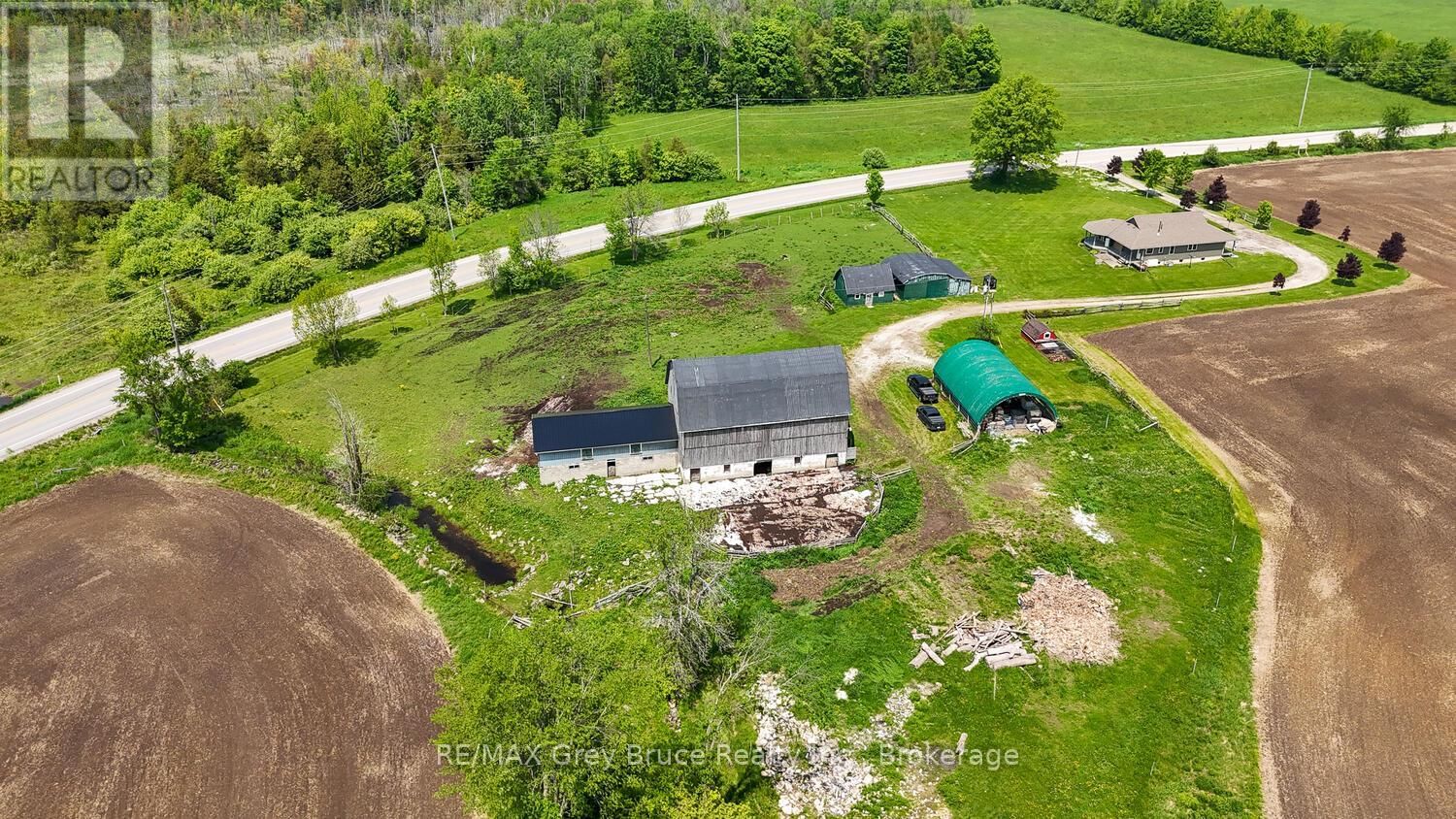 402622 GREY 17 ROAD Image 32