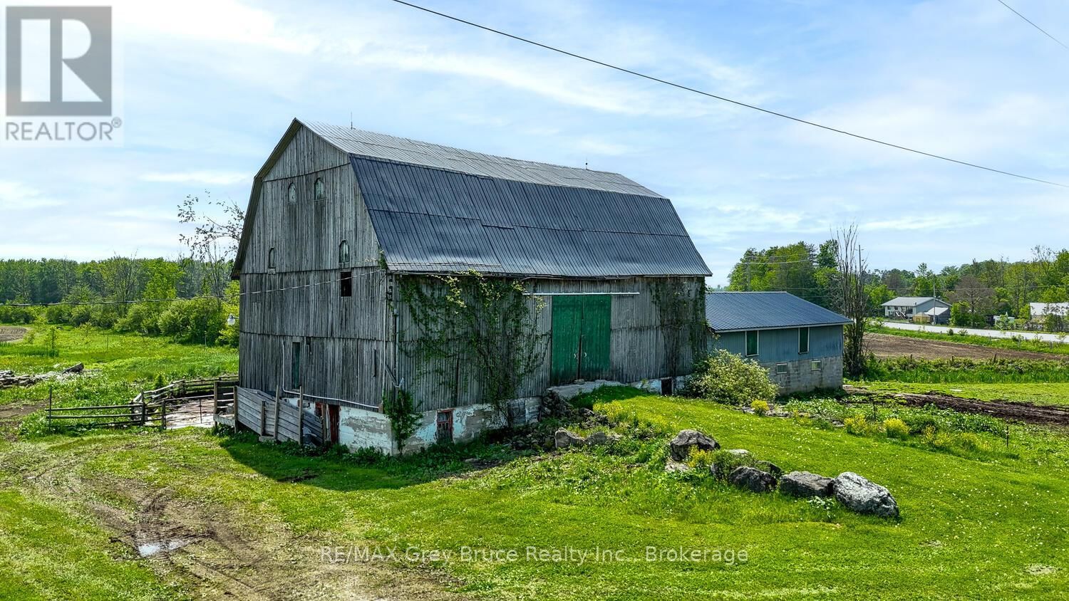 402622 GREY 17 ROAD Image 34