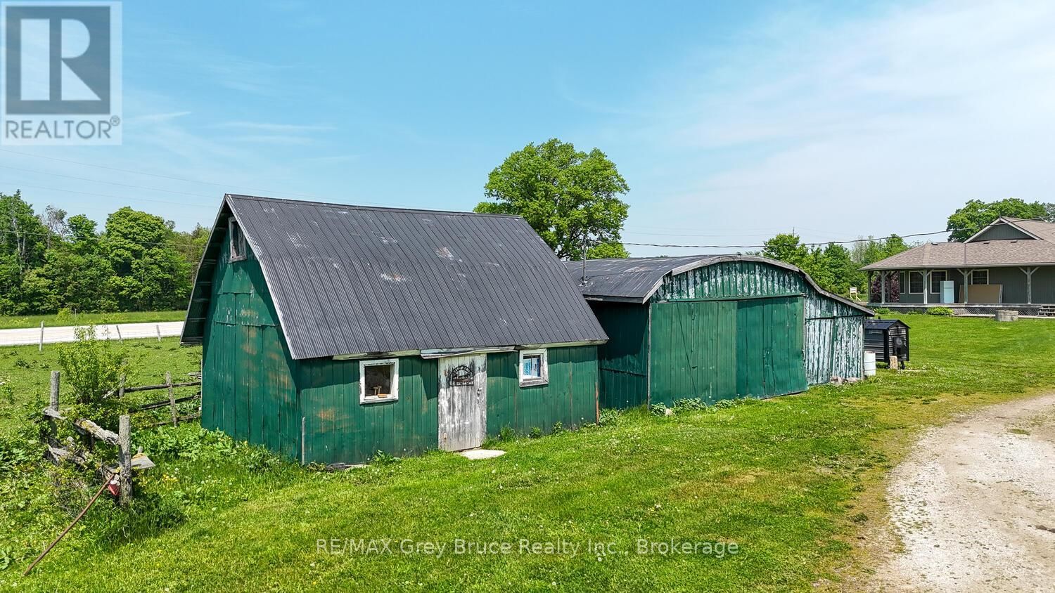 402622 GREY 17 ROAD Image 36