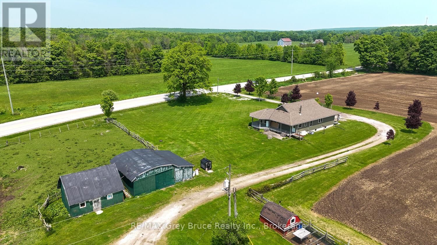 402622 GREY 17 ROAD Image 38