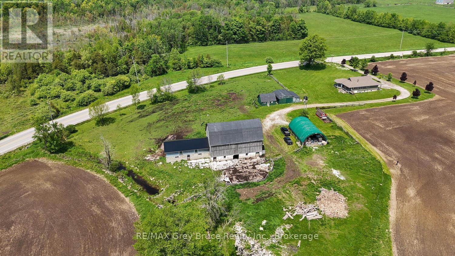402622 GREY 17 ROAD Image 39