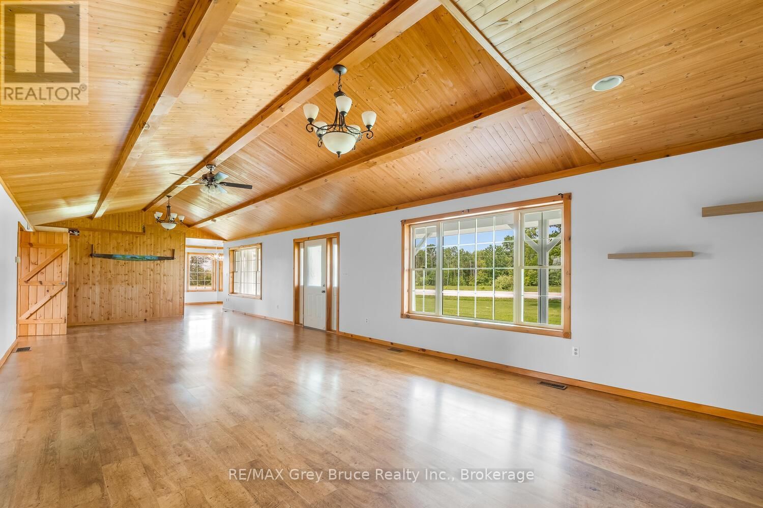 402622 GREY 17 ROAD Image 8