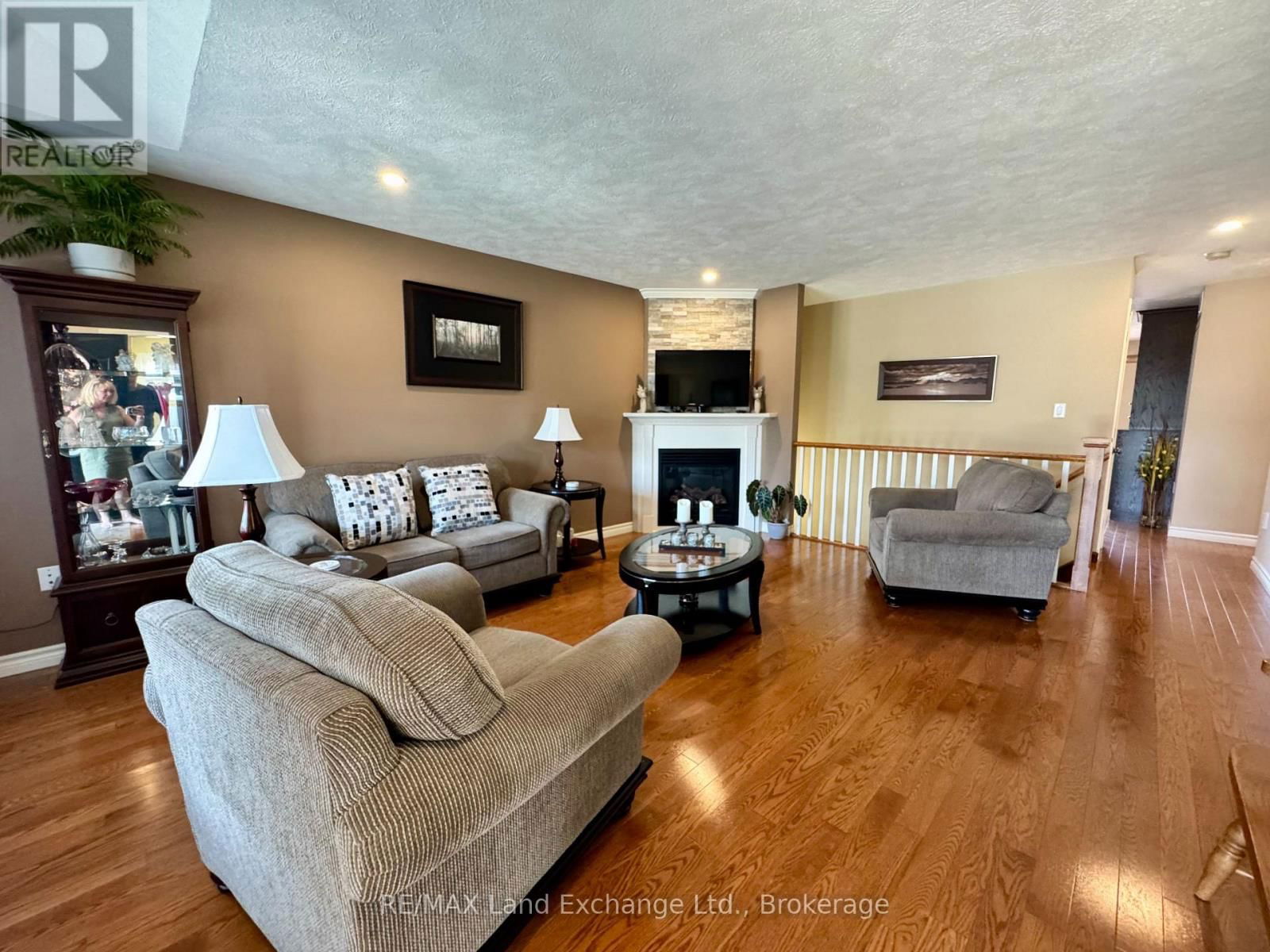 210 STICKEL STREET Image 10