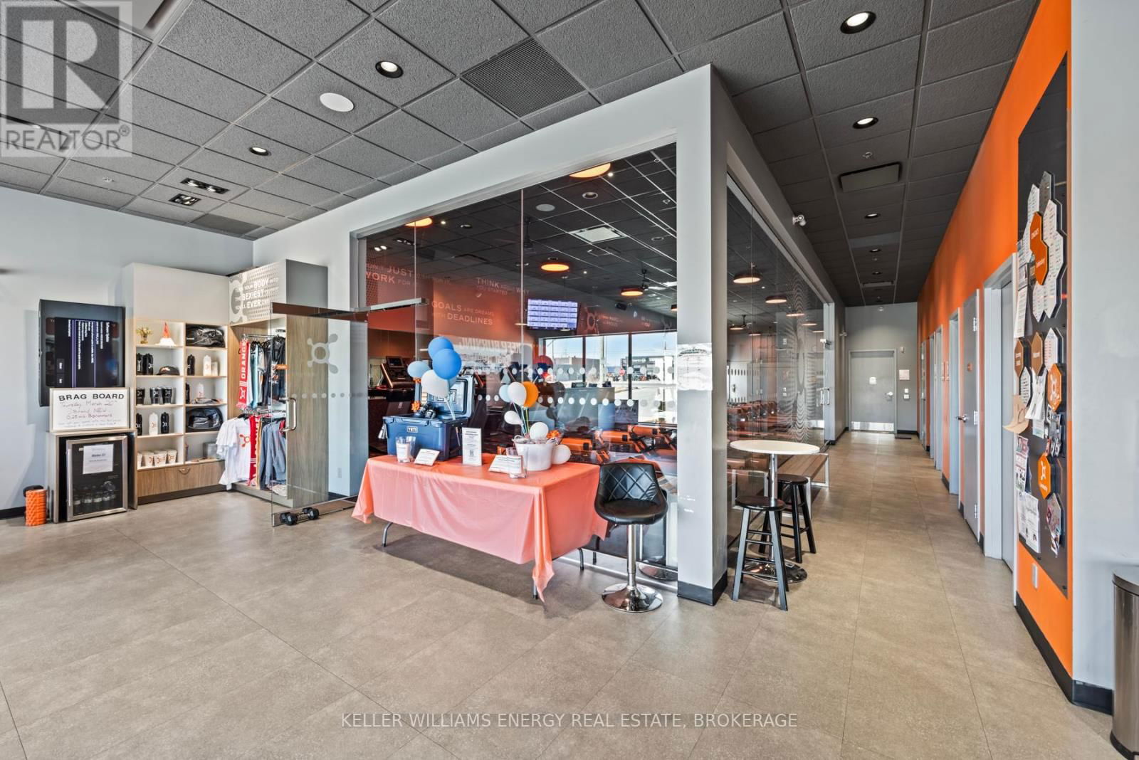 6B - 500 GARDINERS ROAD Image 11