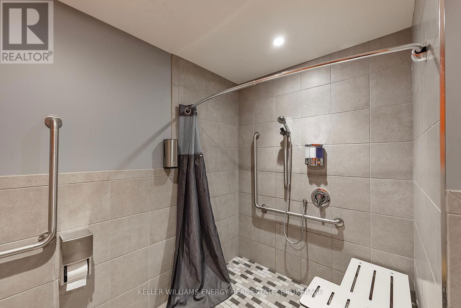 6B - 500 GARDINERS ROAD Image 29