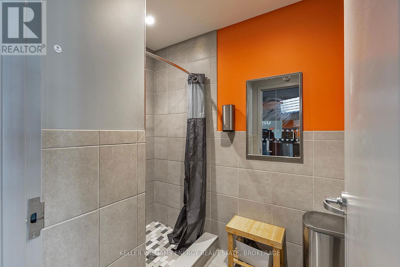 6B - 500 GARDINERS ROAD Image 30