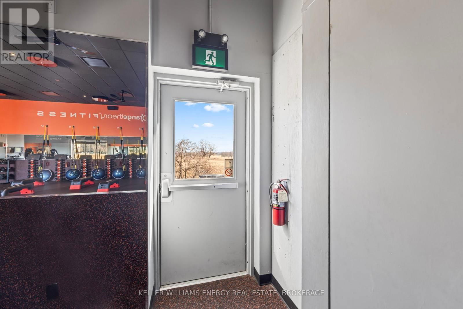 6B - 500 GARDINERS ROAD Image 31