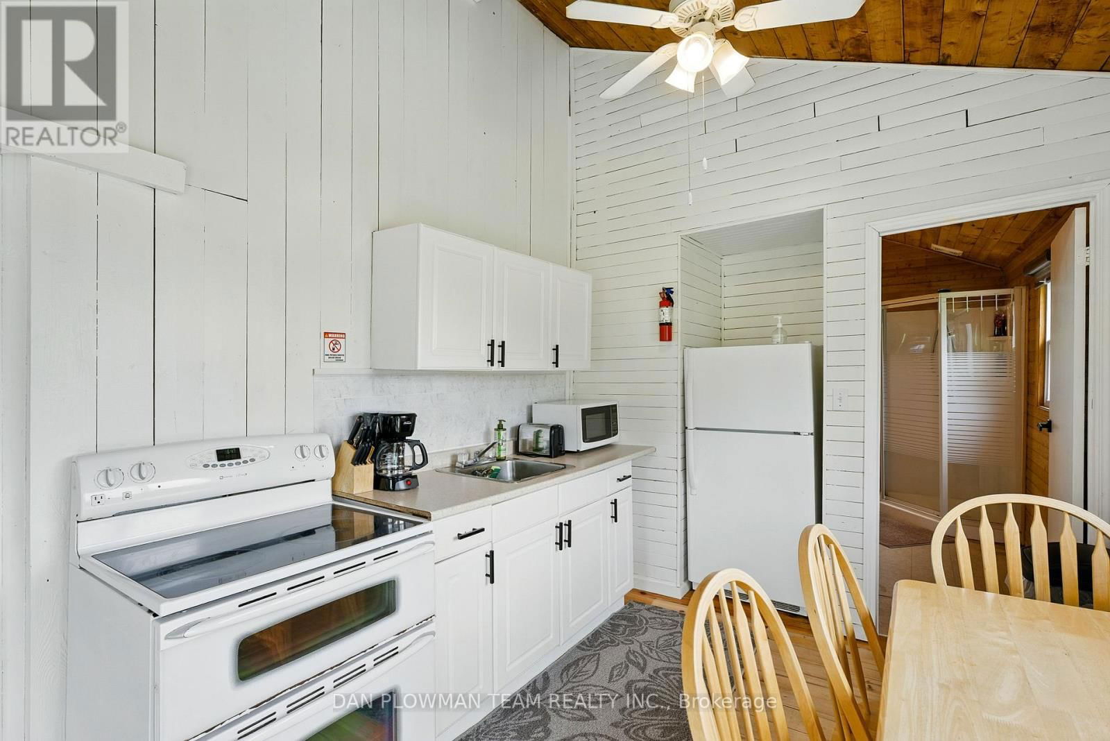 184/189 CHAPMAN DRIVE Image 14