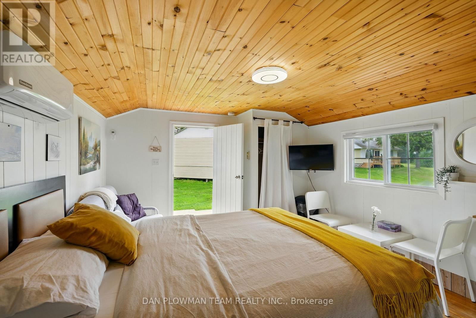 184/189 CHAPMAN DRIVE Image 25