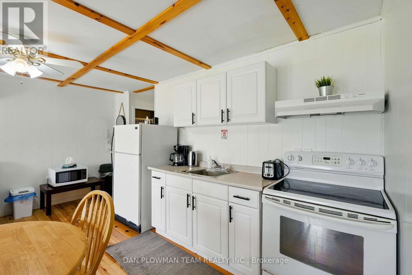 184/189 CHAPMAN DRIVE Image 32