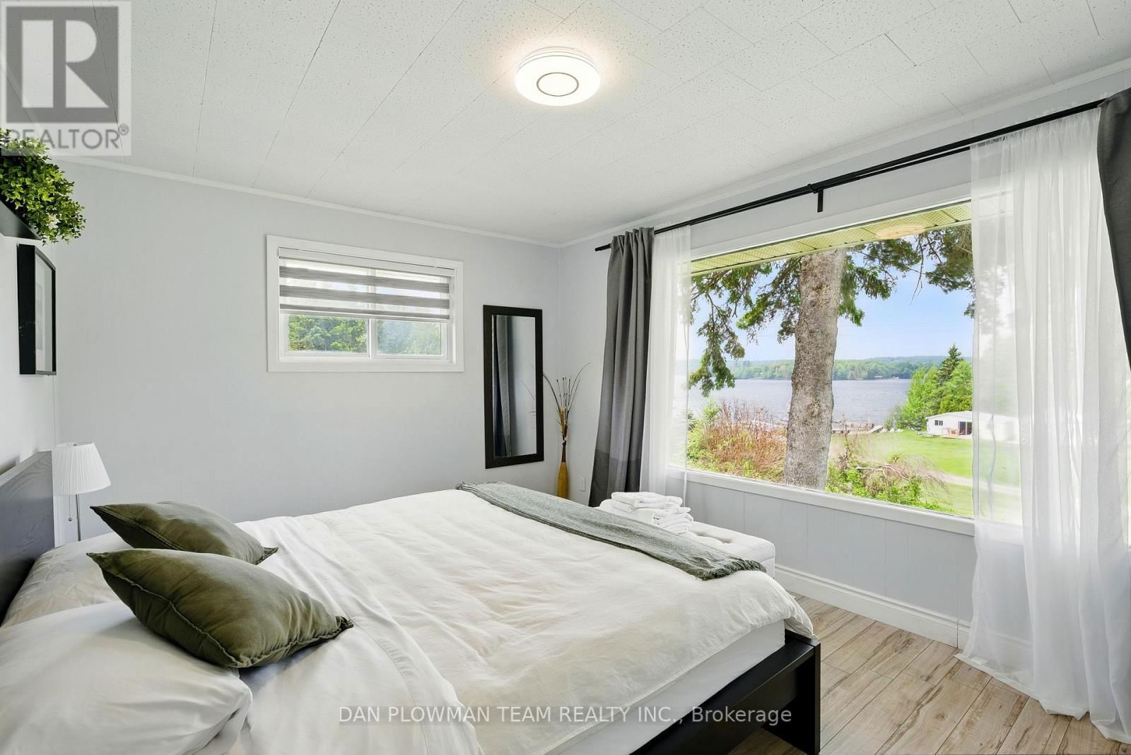 184/189 CHAPMAN DRIVE Image 40