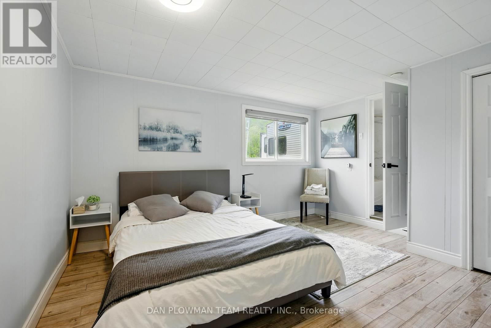 184/189 CHAPMAN DRIVE Image 42