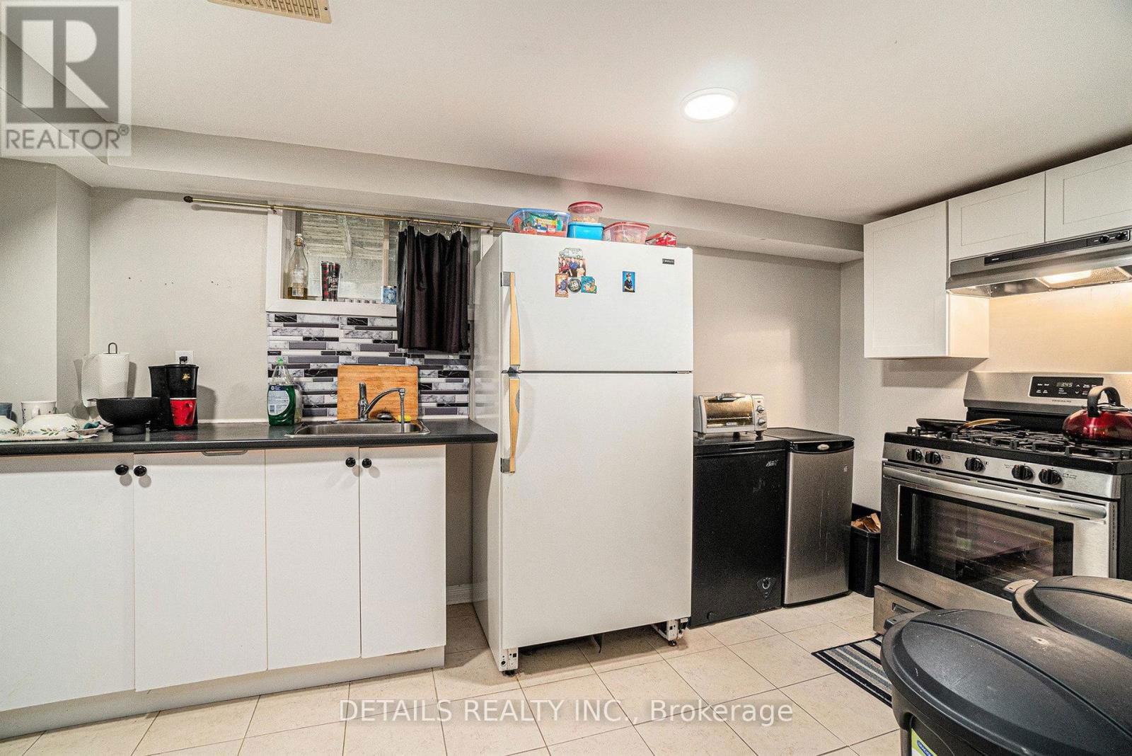 39 ROUNDHAY DRIVE Image 16