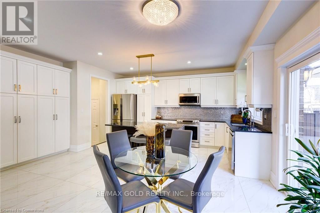 15 WETLAND WAY Image 15