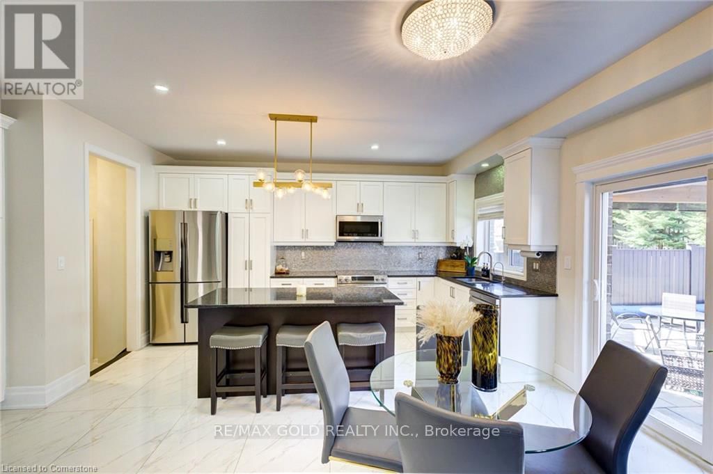 15 WETLAND WAY Image 16