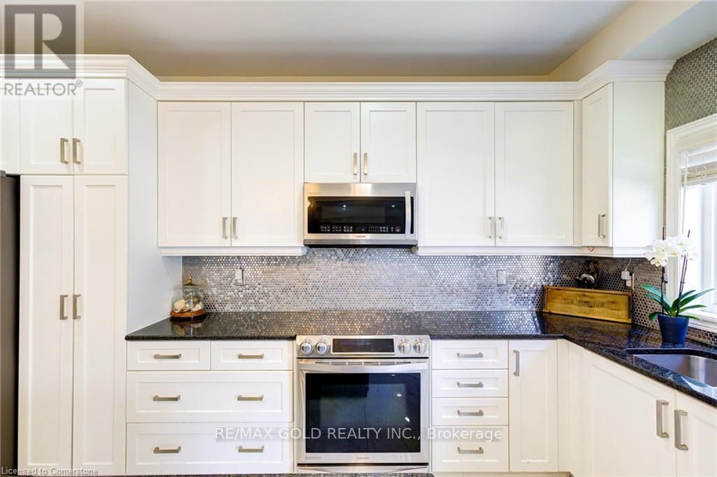 15 WETLAND WAY Image 18