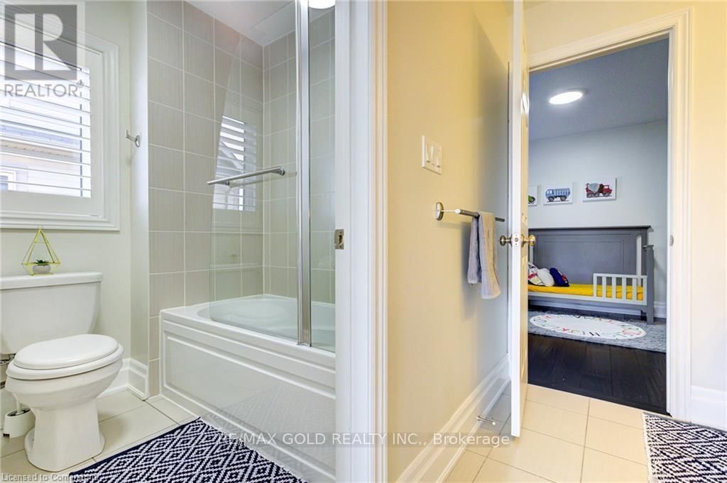 15 WETLAND WAY Image 35