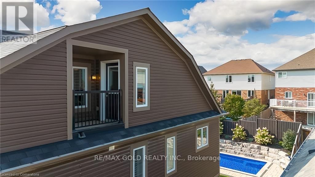 15 WETLAND WAY Image 39