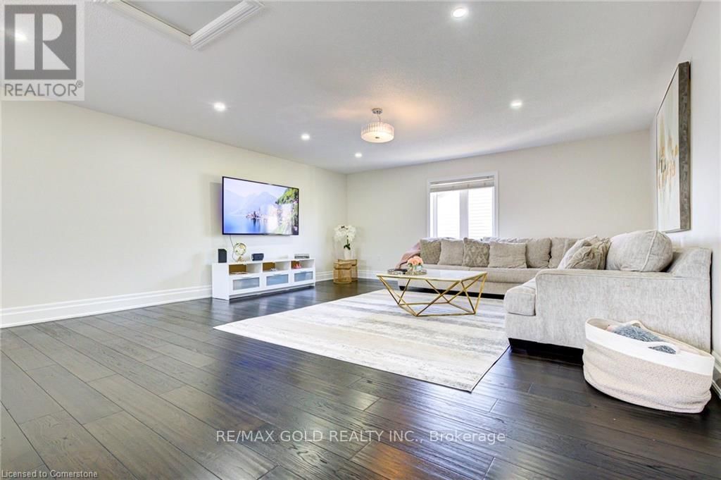 15 WETLAND WAY Image 40