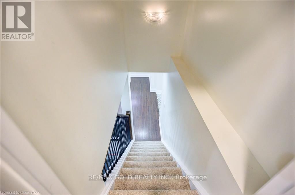 15 WETLAND WAY Image 41