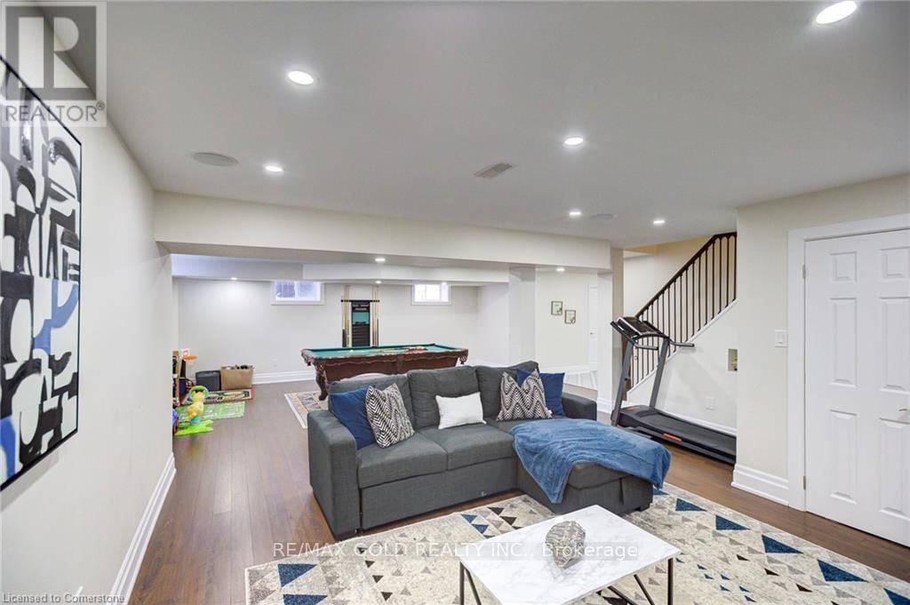 15 WETLAND WAY Image 43