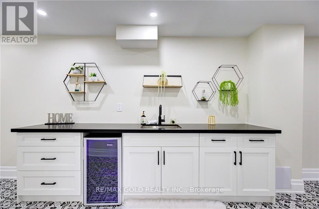 15 WETLAND WAY Image 45
