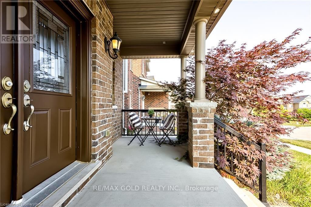 15 WETLAND WAY Image 8