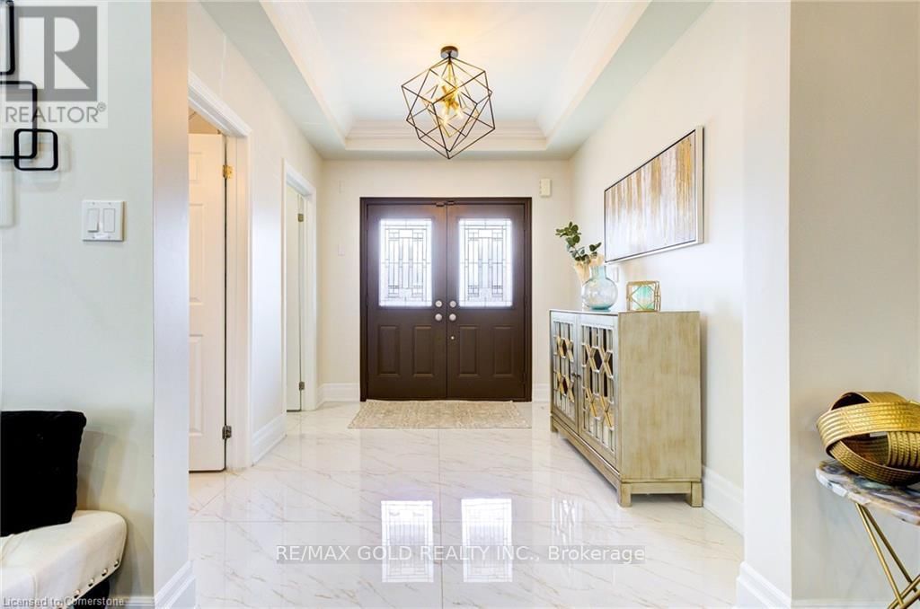 15 WETLAND WAY Image 9