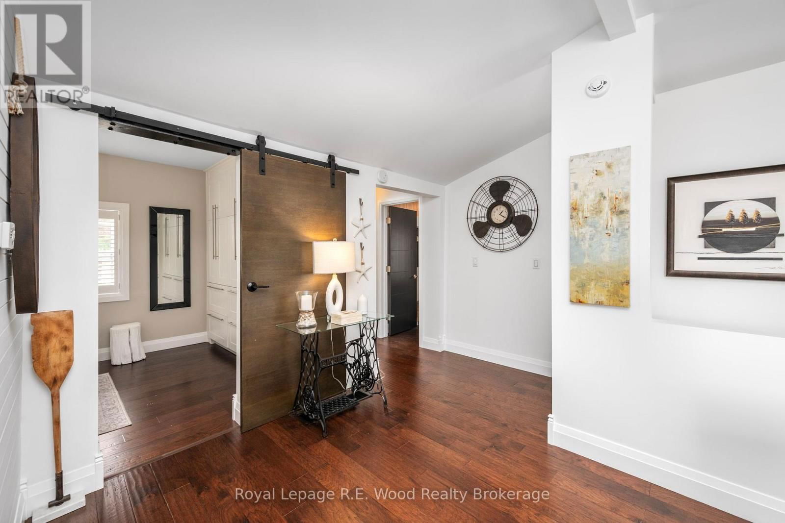 494 GEORGE STREET Image 17
