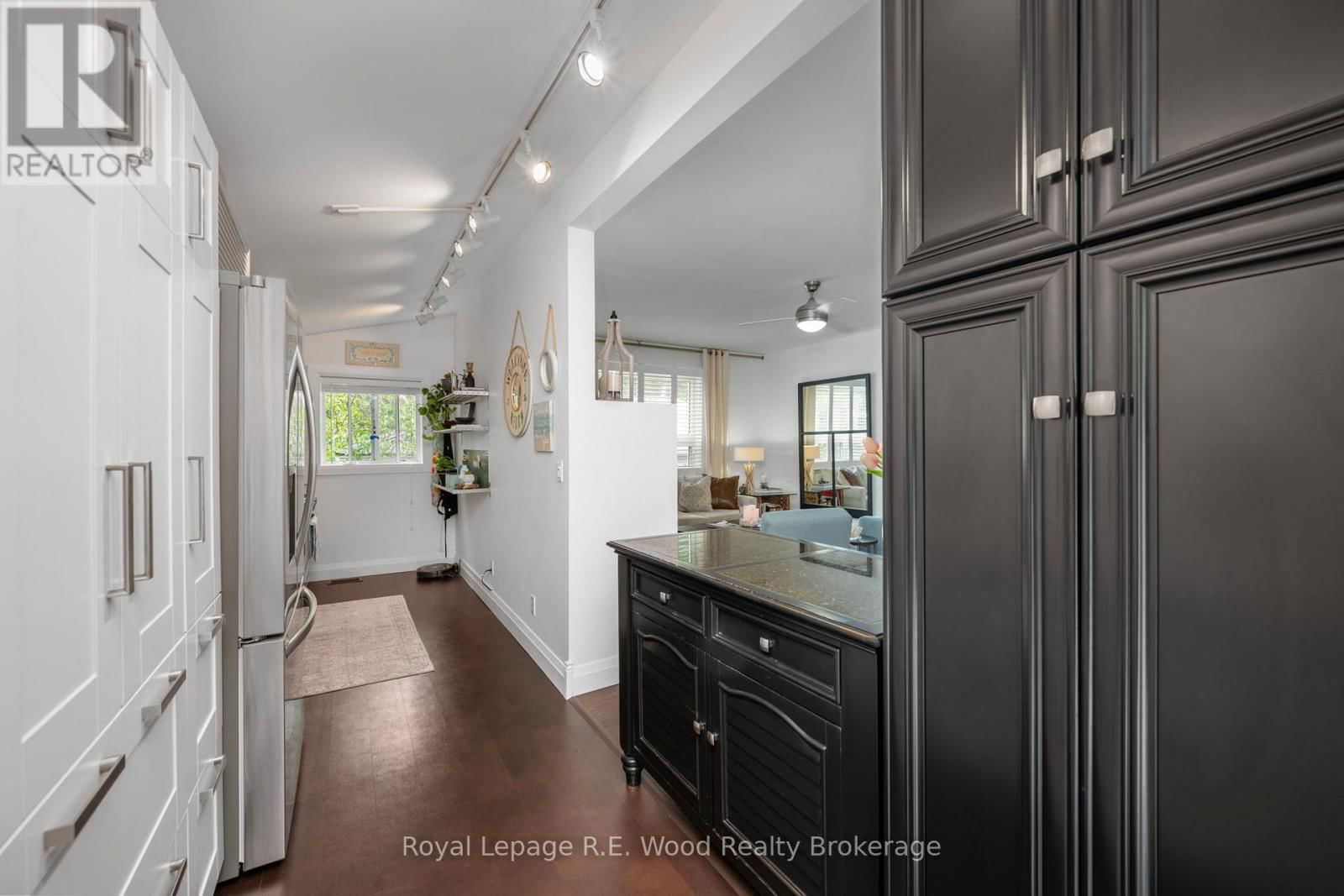 494 GEORGE STREET Image 24