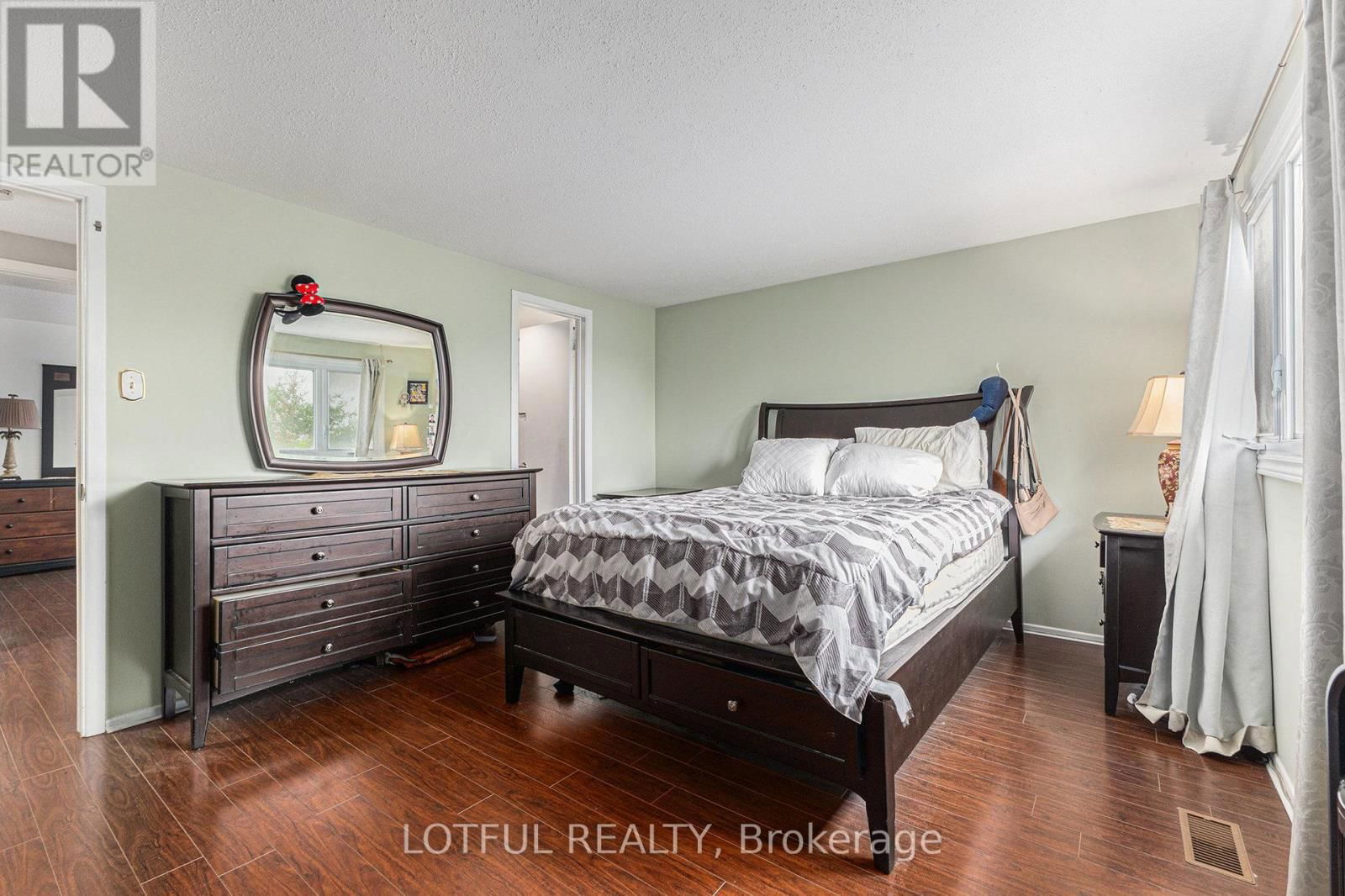 1134 ALENMEDE CRESCENT Image 13