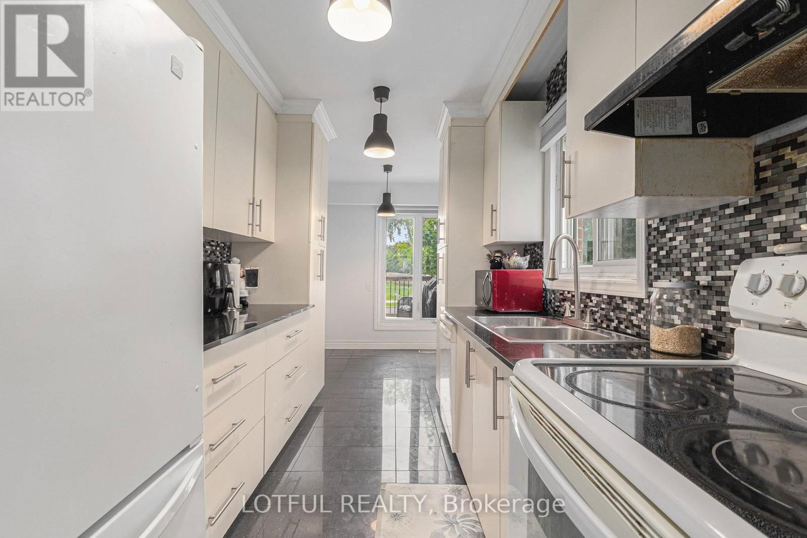 1134 ALENMEDE CRESCENT Image 6