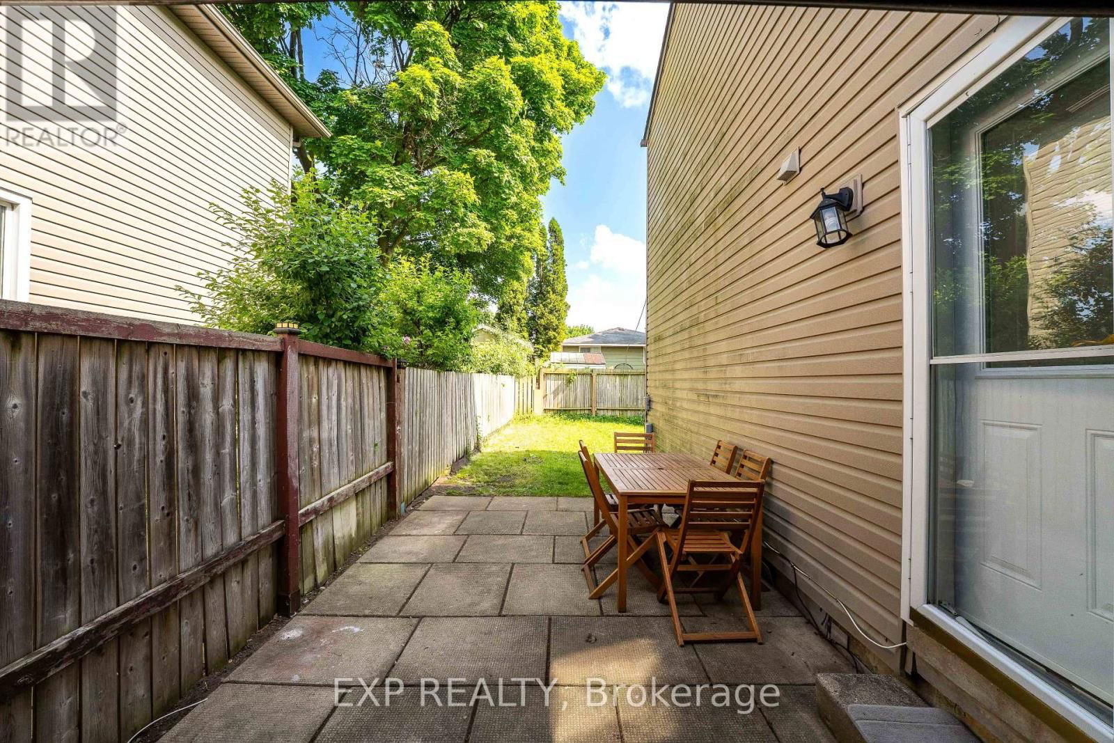 178 SILVER ASPEN CRESCENT Image 30