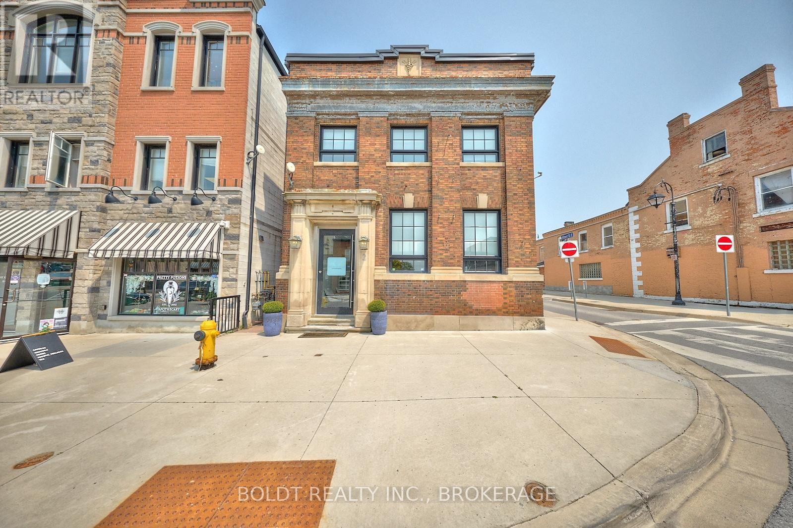 2 FRONT STREET NORTH Image 1