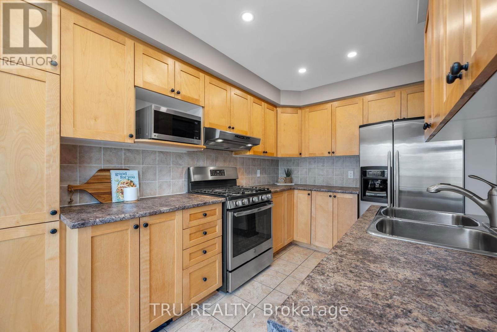 105 DEERCROFT AVENUE Image 15