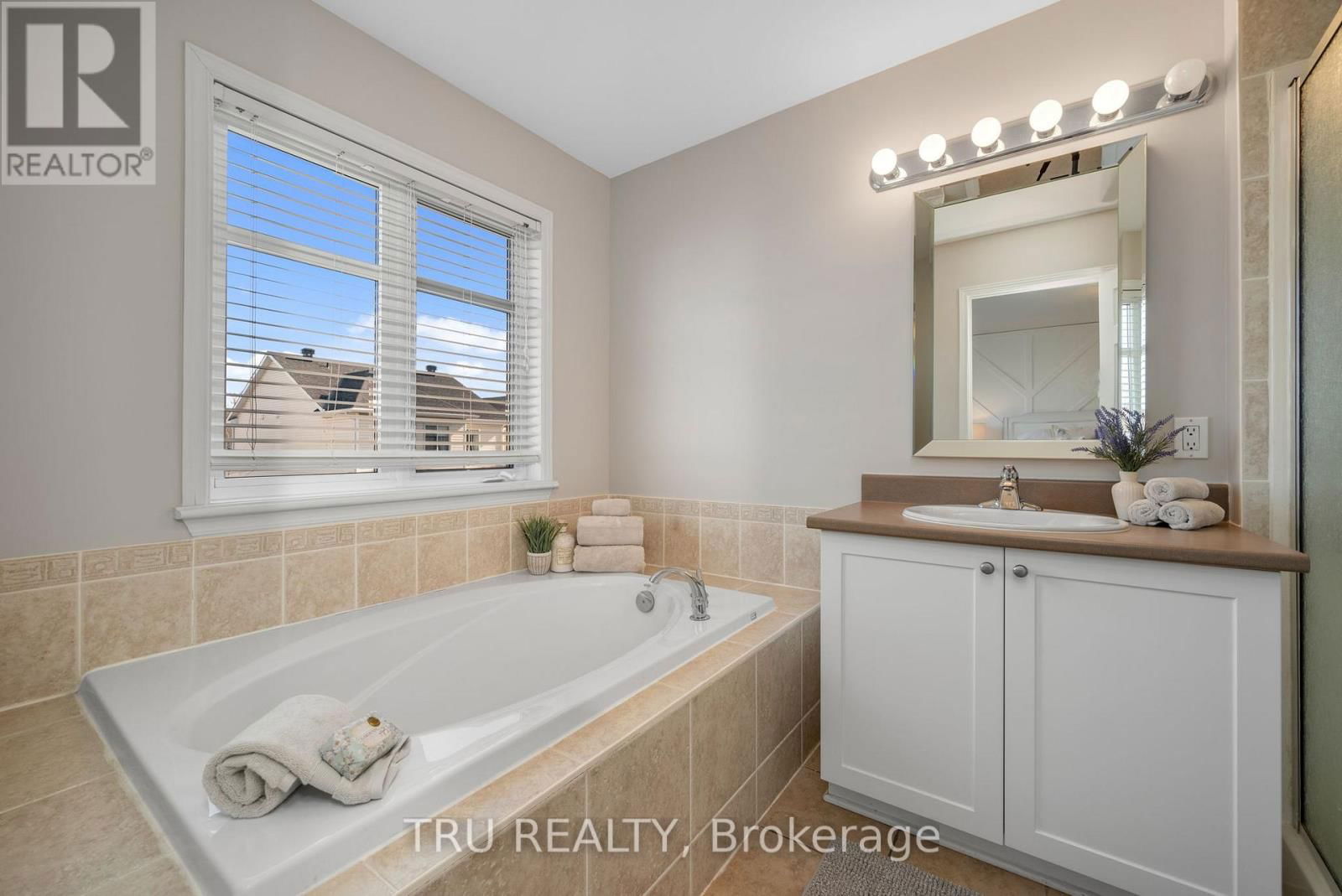 105 DEERCROFT AVENUE Image 24