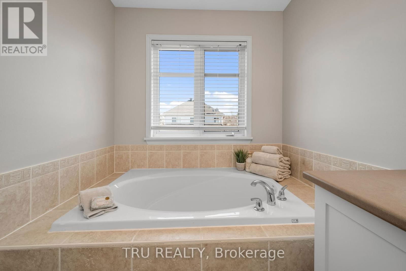 105 DEERCROFT AVENUE Image 25