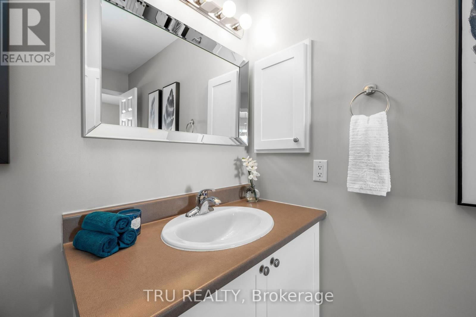 105 DEERCROFT AVENUE Image 32
