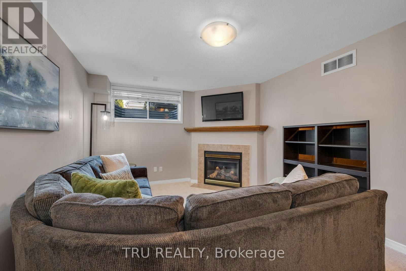 105 DEERCROFT AVENUE Image 34
