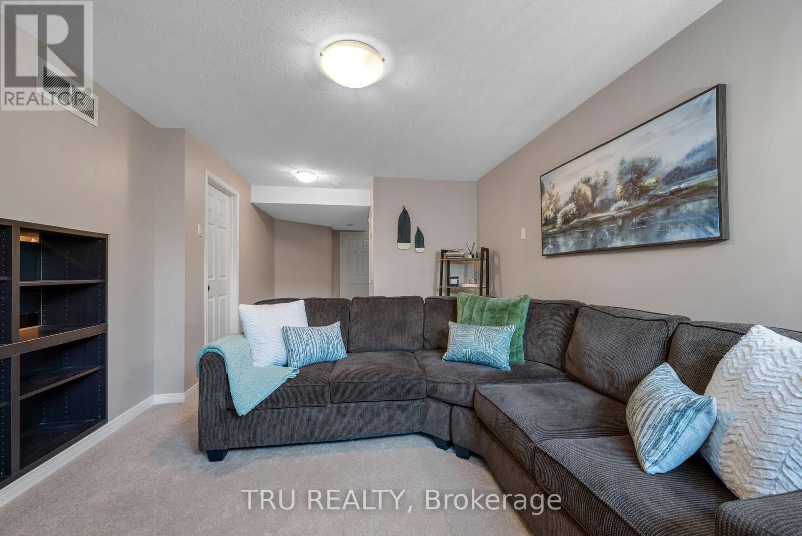 105 DEERCROFT AVENUE Image 35