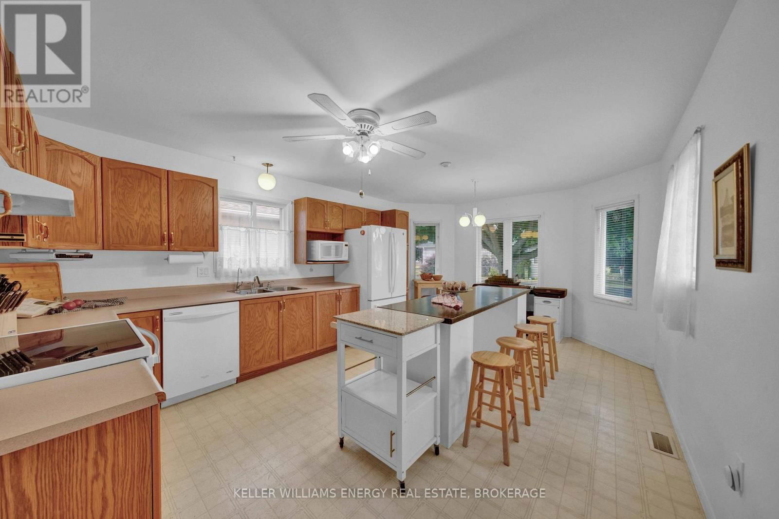 4 HERITAGE DRIVE Image 11