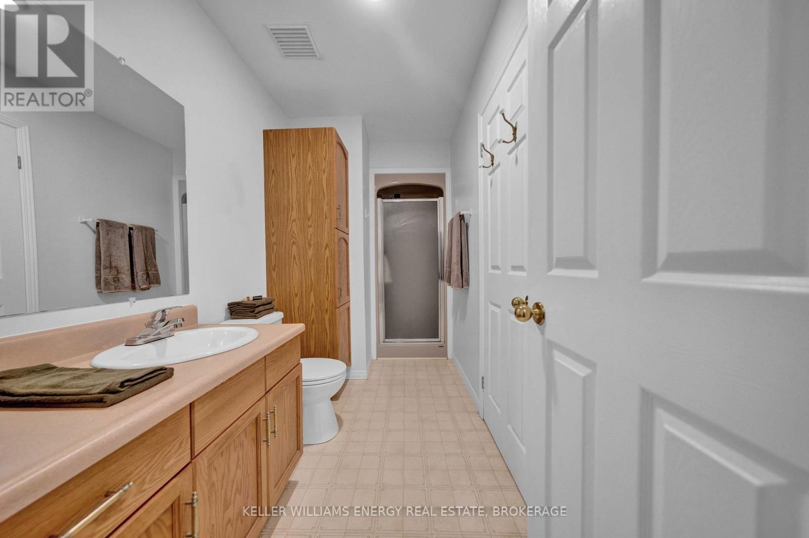 4 HERITAGE DRIVE Image 33
